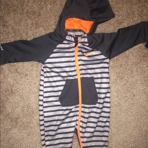 Nike dri fit size 6/9 months